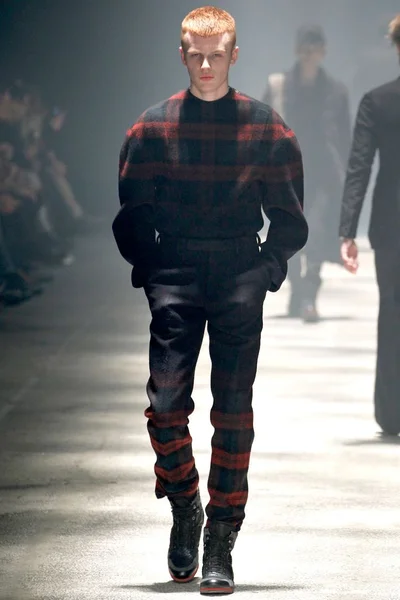Look 27